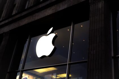 Apple Temporarily Pauses Foldable Phone Development Due to Screen Testing Snag, Tipster Says - Gadgets 360
