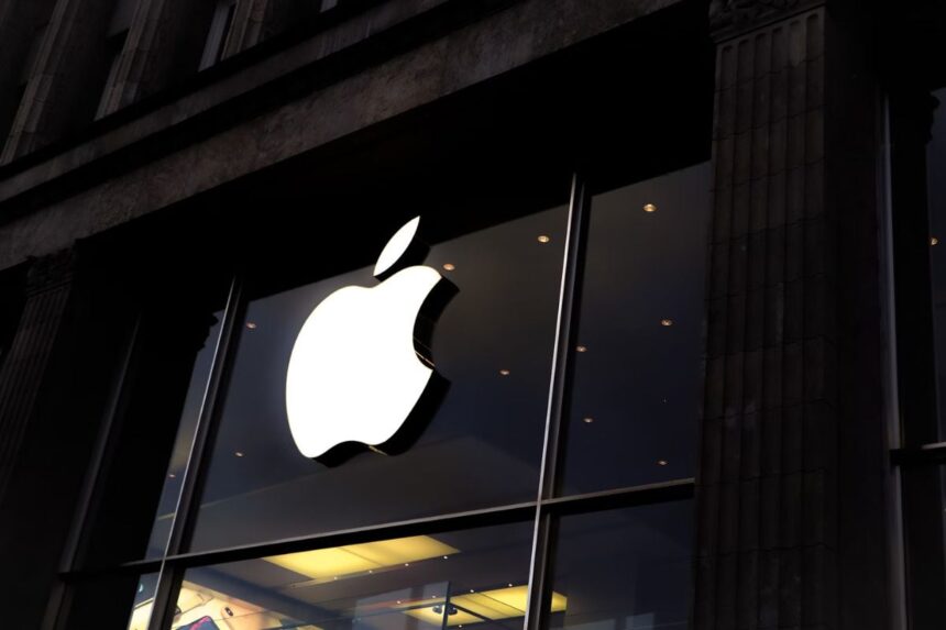 Apple Temporarily Pauses Foldable Phone Development Due to Screen Testing Snag, Tipster Says - Gadgets 360